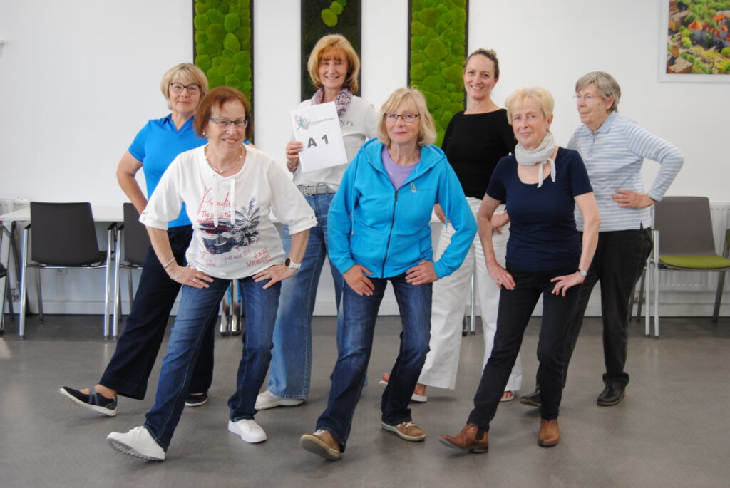 Line Dance - Tanzbewegung in der Gruppe